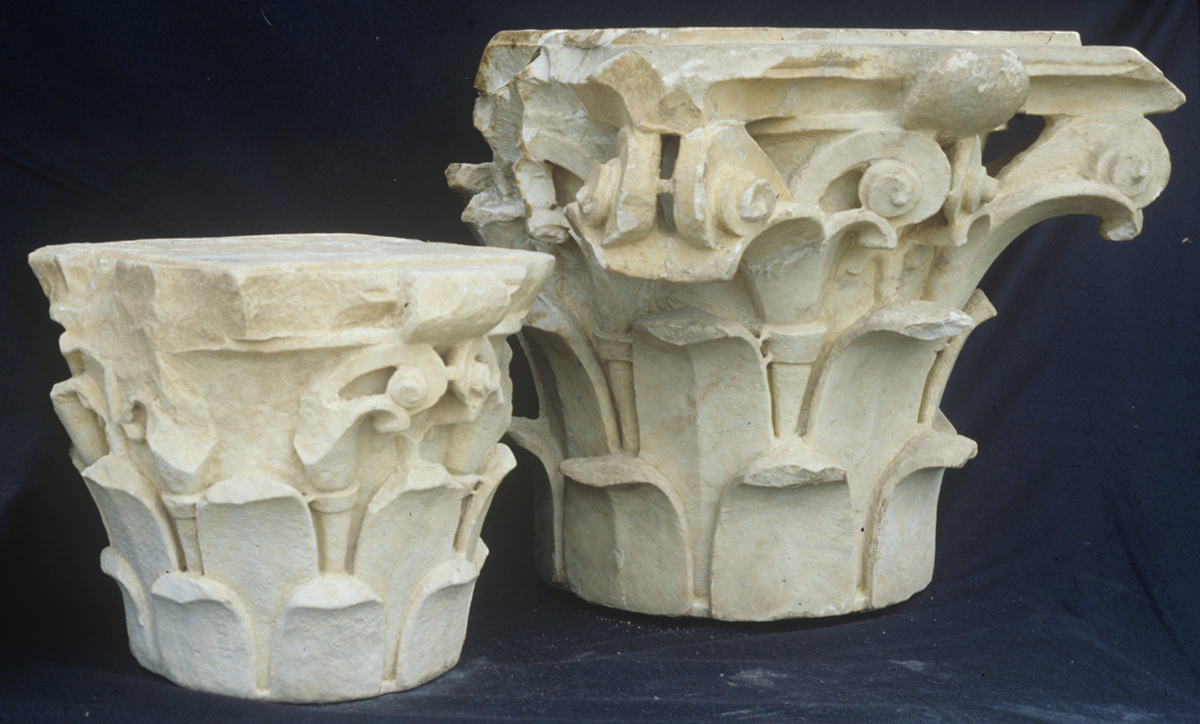 I capitelli sono conservati al Museo civico archeologico "Ubaldo Formentini" di La Spezia.